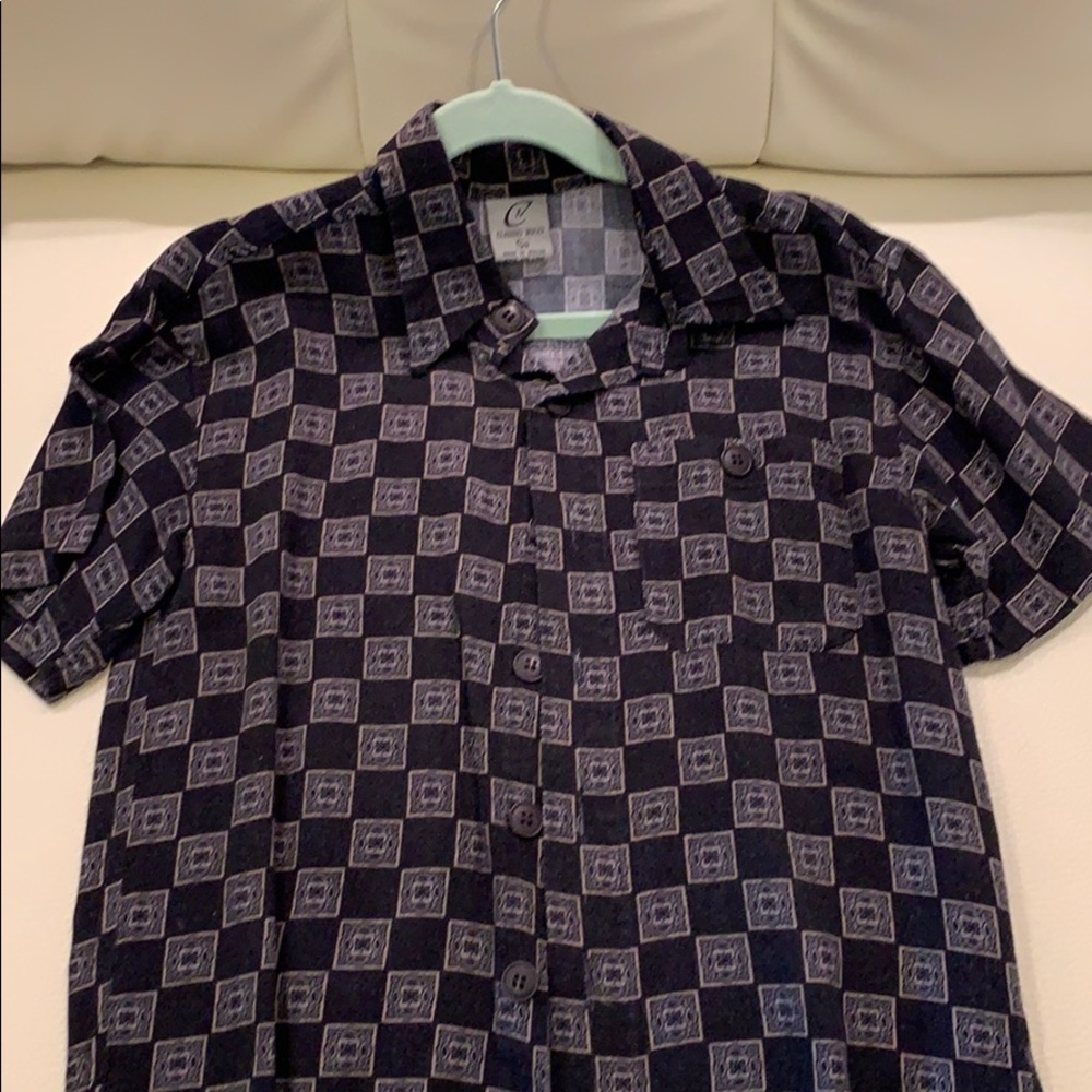 Boys short sleeve shirt.